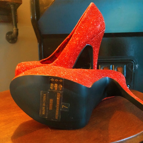 Bordello Teeze-31G in Ruby Red Size 7 - Picture 2 of 2